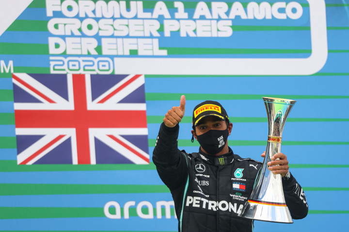 Kemenangan GP Eifel memastikan Hamilton menyamai rekor milik Michael Schumacher yang menorehkan 91 kemenangan. AFP Photo/Wolfgang Rattay