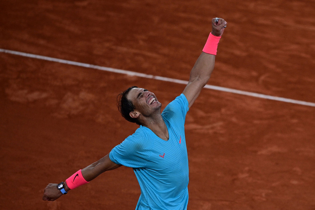 Rafael Nadal menjadi juara Grand Slam Prancis Terbuka 2020 setelah mengalahkan Novak Djokovic, 6-0, 6-2, dan 7-5 pada laga final di Stadion Roland Garros. AFP Photo/Martin Bureau