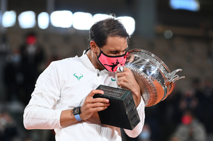 Kemenangan tersebut membuat Rafael Nadal total telah meraih 20 gelar Grand Slam dalam karirnya. Dia menyamai rekor petenis Swiss Roger Federer sebagai tunggal putra terbanyak yang meraih gelar Grand Slam dalam sejarah. AFP Photo/Anne-Christine Poujoulat