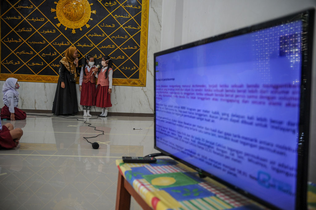 Dalam uji coba, TV Bandung 132 menghadirkan materi pembelajaran Padaringan pada pukul 07.30 – 09.30 WIB untuk siswa sekolah dasar (SD). Kemudian dilanjutkan untuk siswa sekolah menengah pertama pada pukul 09.30 – 11.30 WIB.