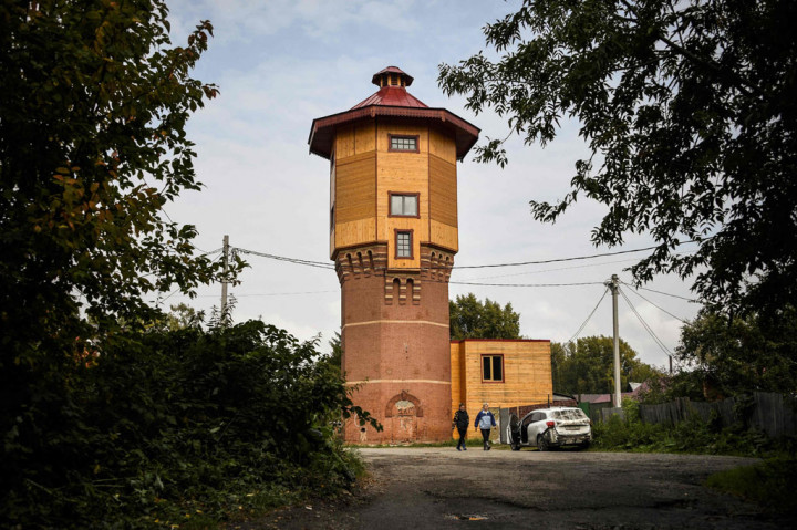 Pemandangan bekas menara air, yang dibeli oleh pengusaha Rusia Alexander Lunev dan diubah menjadi apartemennya, di Kota Tomsk di Siberia pada 7 September 2020.