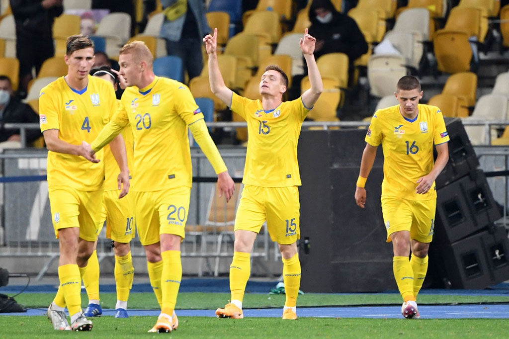 Spanyol justru kecolongan pada menit ke-76. Andriy Yarmolenko mengirim bola kepada pemain pengganti Viktor Tsygankov, yang memanfaatkan celah di antara dua bek tengah dan kemudian leluasa menaklukkan kiper David de Gea. 
