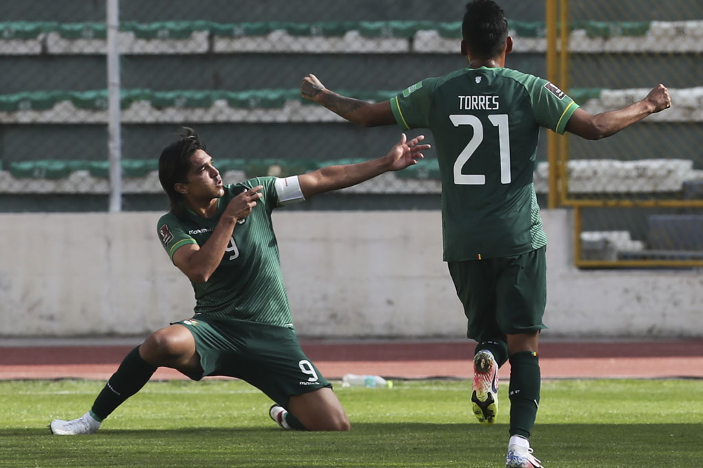 Martins melakukan selebrasi usai menjebol gawang Argentina.