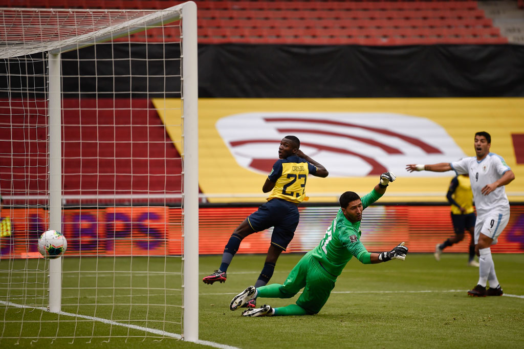 Ekuador mendominasi sepenuhnya pertandingan dan membuka skor pada menit ke-15 lewat tandukan jarak dekat Moises Caicedo menyambut tendangan penjuru Angel Mena.