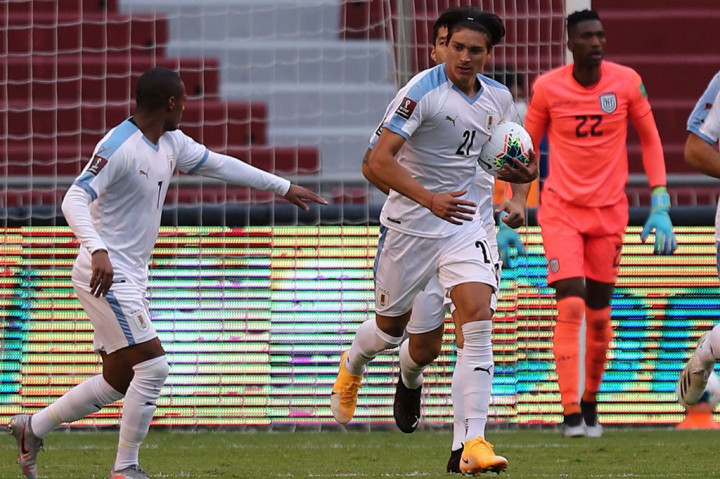 Uruguay sempat memperkecil ketertinggalan tiga menit babak kedua berjalan lewat Darwin Nunez, tetapi gol tersebut dianulir karena Nunez handball.