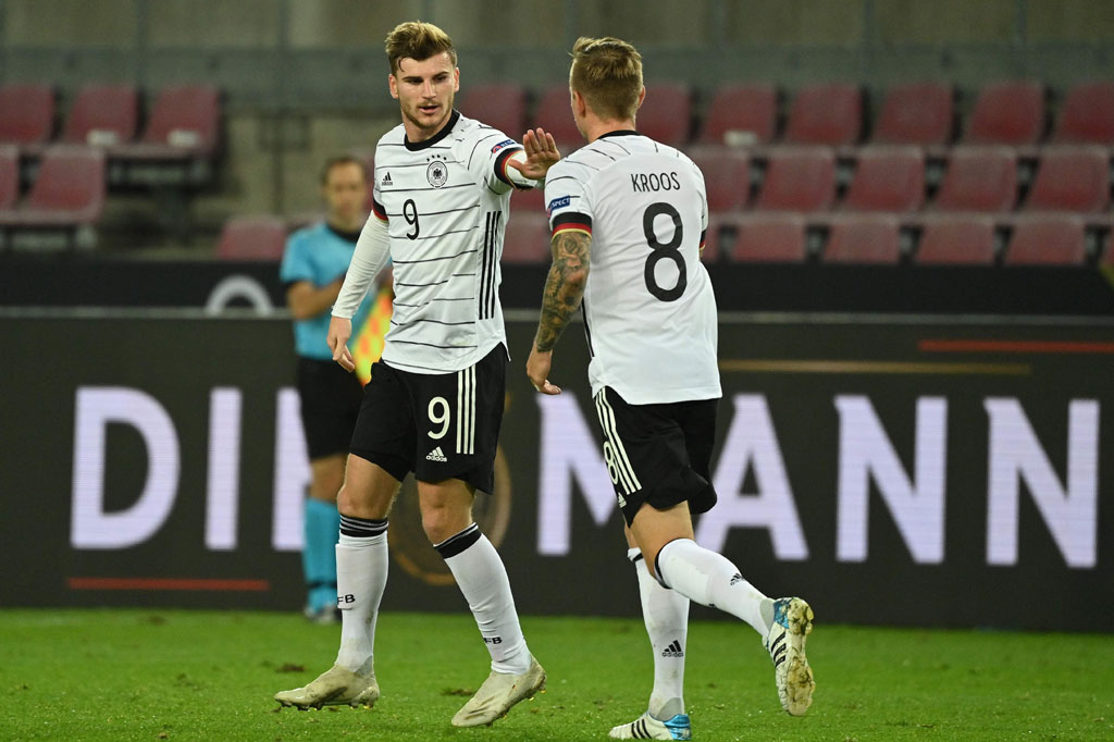 Jerman memperkecil ketertinggalan pada menit ke-28. Diawali operan Kai Havertz, Timo Werner menerima bola untuk menggiring masuk kotak penalti sebelum melepaskan sepakan terukur yang melesak ke sisi kiri gawang Swiss.