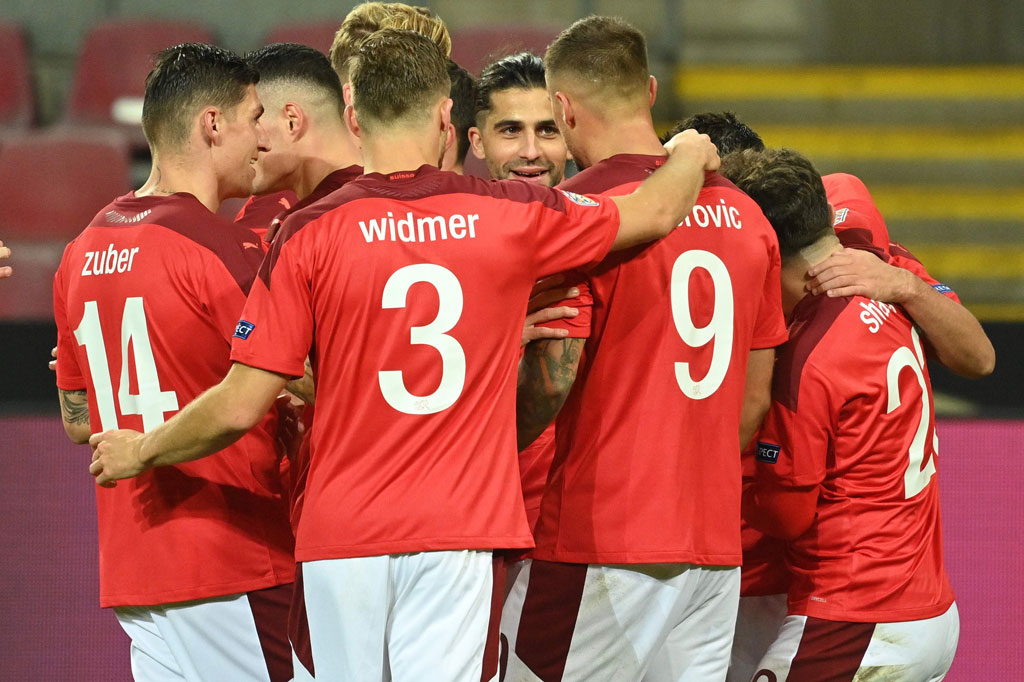 Skor imbang hanya bertahan dua menit. Swiss kembali memimpin saat terjadi kemelut di depan mulut gawang Jerman, dua kali Seferovic melepaskan tembakan yang masih dapat digagalkan Neuer dan bek Jerman, sebelum Gavranovic melepaskan sepakan dari luar kotak penalti yang menghujam deras ke gawang tuan rumah.