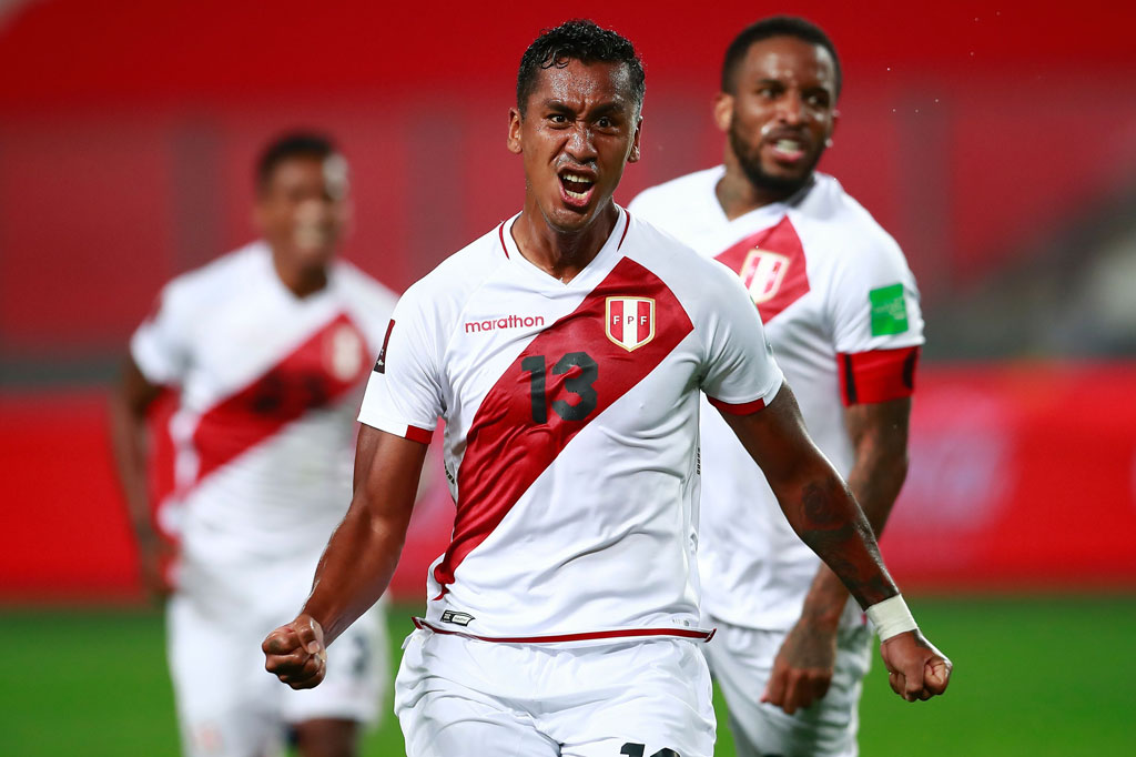 Pada menit ke-59 Peru -yang tak pernah bisa mengalahkan Brasil dalam pertandingan kualifikasi Piala Dunia-, kembali memimpin setelah tendangan jarak jauh yang dilepaskan Renato Tapia membentur Rodrigo Caio sebelum bergulir masuk ke gawang Brasil.