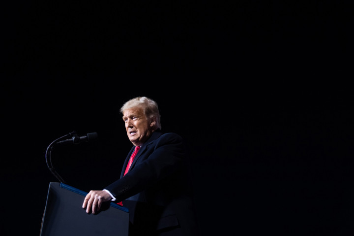 Dokter Kepresidenan Sean Conley sebelumnya mengatakan Trump telah dites virus korona selama beberapa hari ini dengan hasil yang negatif.