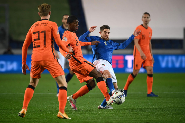 Pada awal babak kedua, Belanda lebih dulu menciptakan peluang lewat sepakan jarak jauh Georginio Wijnaldum. Sayang bola masih terbentur dan mendarat di atas gawang. Sementara peluang yang didapat Depapy masih bisa diamankan oleh kiper Gianluigi Donnarumma.