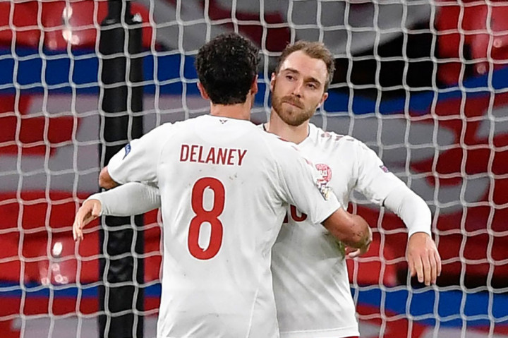 Bagi Eriksen, gol itu semakin istimewa karena laga ini merupakan yang ke-100 nya untuk timnas Denmark. Skor 1-0 bertahan hingga jeda.