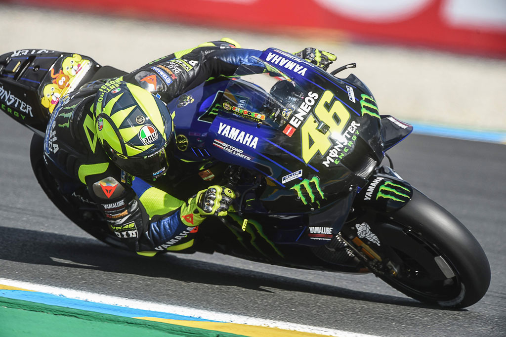 Yamaha mengonfirmasi Rossi kembali ke rumahnya di Tavulia, Italia setelah Grand Prix Prancis dan kondisinya akan dimonitor oleh staf medis tim tersebut.