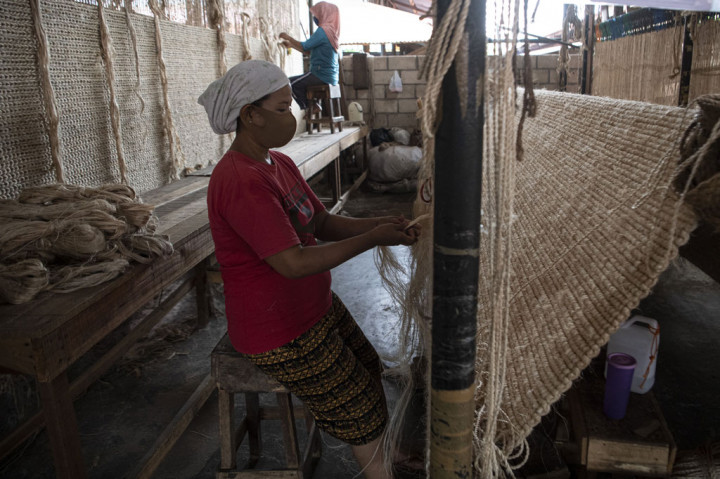 Sejumlah produk seperti karpet, keset kaki, hingga seperangkat tatakan meja saat ini telah dipasarkan ke sejumlah negara, terutama Amerika Serikat, Belgia, Inggris, Turki dan Malaysia. 