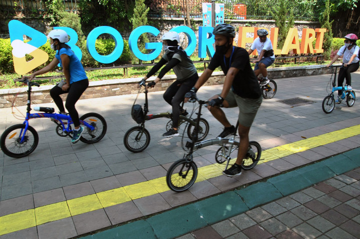 Pemerintah Kota Bogor kembali membuka pedestrian di seputaran Istana Kepresidenan dan Kebun Raya Bogor untuk warga berolahraga dan beraktivitas dengan tetap menerapkan protokol kesehatan ketat pencegahan penyebaran COVID-19 di masa perpanjangan Pembatasan Sosial Berbasis Mikro dan Komunitas (PSBMK).