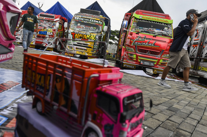 Kontes mobil bertajuk 'Bandung Auto Fest 2.0' digelar di Kiara Artha Park, Bandung, Jawa Barat pada 17-18 Oktober 2020. Kontes mobil ini digelar dengan tetap menerapkan protokol kesehatan dengan ketat.