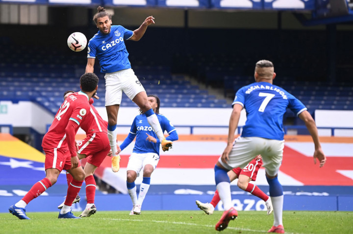 Everton akhirnya berhasil menyamakan kedudukan pada menit ke-81 lewat sundulan Dominic Calvert-Lewin menyambut umpan silang Lucas Digne.