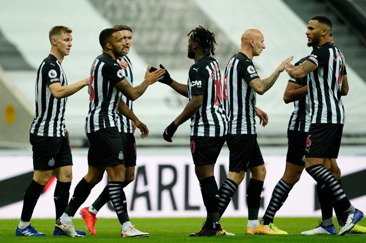 MU sudah kebobolan di menit kedua saat sepakan Emil Kraftf membentur kaki Luke Shaw dan masuk ke gawang. AFP Photo/Owen Humphreys
