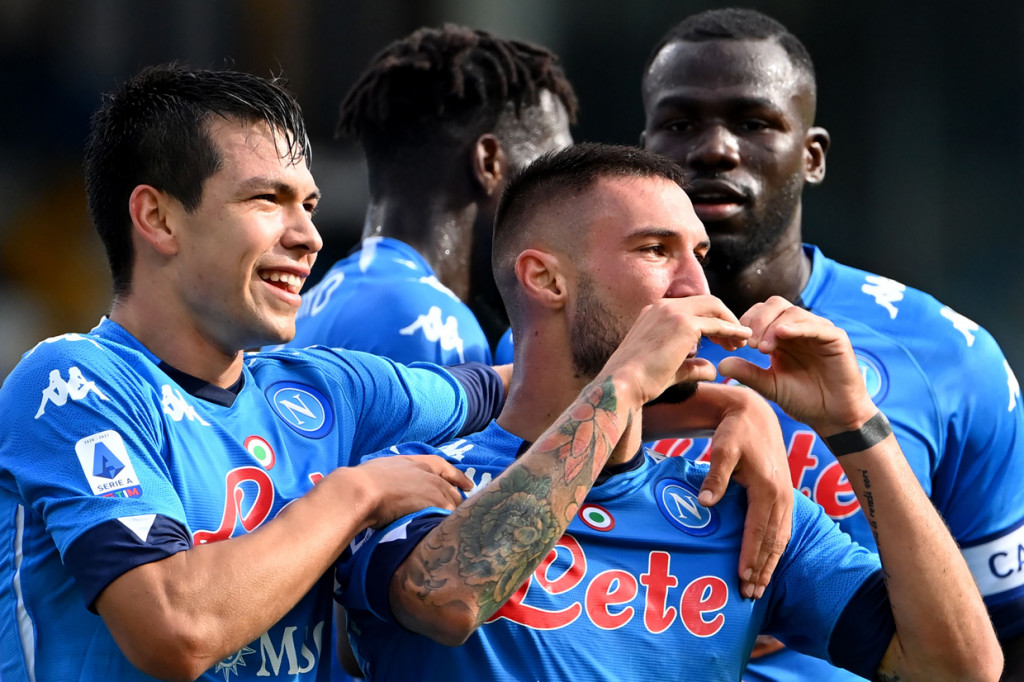 Matteo Politano melakukan selebrasi usai mencetak gol ke gawang Atalanta.
