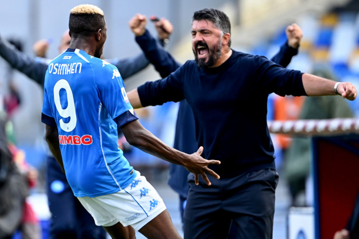 Victor Osimhen melakukan selebrasi usai mencetak gol ke gawang Atalanta.