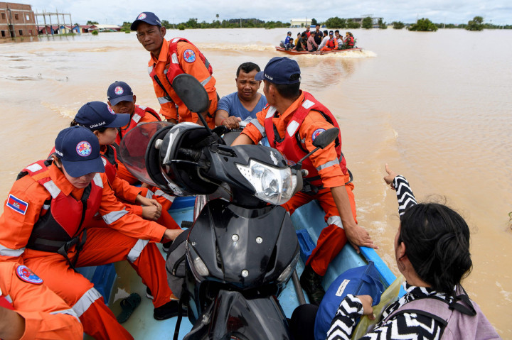 Ibu kota Phnom Penh turut kebanjiran.
