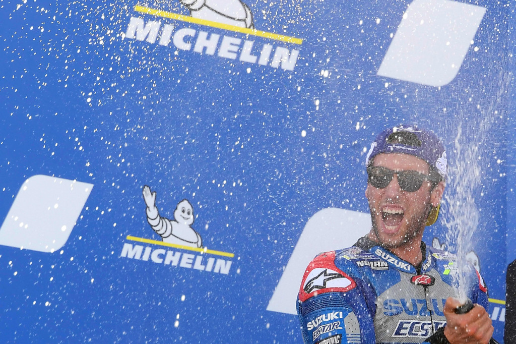Dengan kemenangan ini, Rins bmengakhiri puasa kemenangan sejak musim lalu. Terakhir kali menjadi pemenang, Rins menggapainya di MotoGP Inggris tahun lalu.