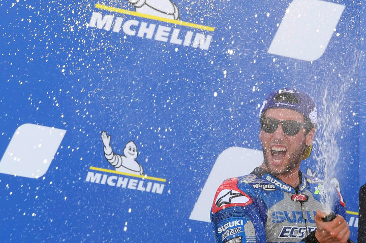 Dengan kemenangan ini, Rins bmengakhiri puasa kemenangan sejak musim lalu. Terakhir kali menjadi pemenang, Rins menggapainya di MotoGP Inggris tahun lalu.