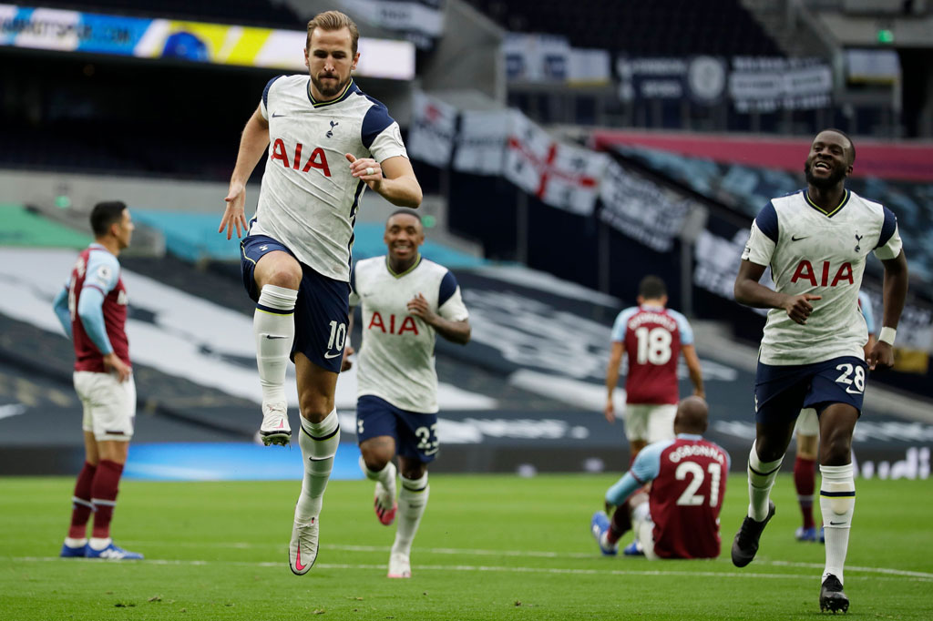 Awal bagus Tottenham berlanjut dan pada menit ke-16, Kane mencetak gol keduanya dengan sundulan sederhana menyambut umpan silang Sergio Reguilon untuk membuat tuan rumah unggul 3-0.