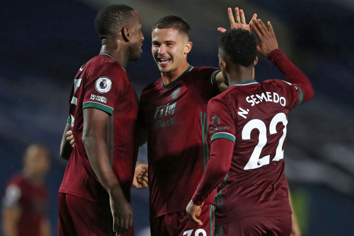 Kemenangan yang diraih Wolverhampton membuat tim besutan Nuno Espirito Santo itu naik ke urutan keenam klasemen dengan koleksi sembilan poin. Wolverhampton juga melompati Leeds (7) yang kini melorot ke urutan ke-10, demikian catatan laman resmi Liga Inggris.