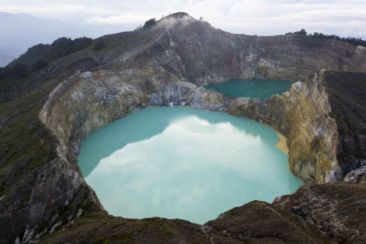 Pesona danau Kelimutu di Taman Nasional Kelimutu, Ende Flores, Nusa Tenggara Timur (NTT).