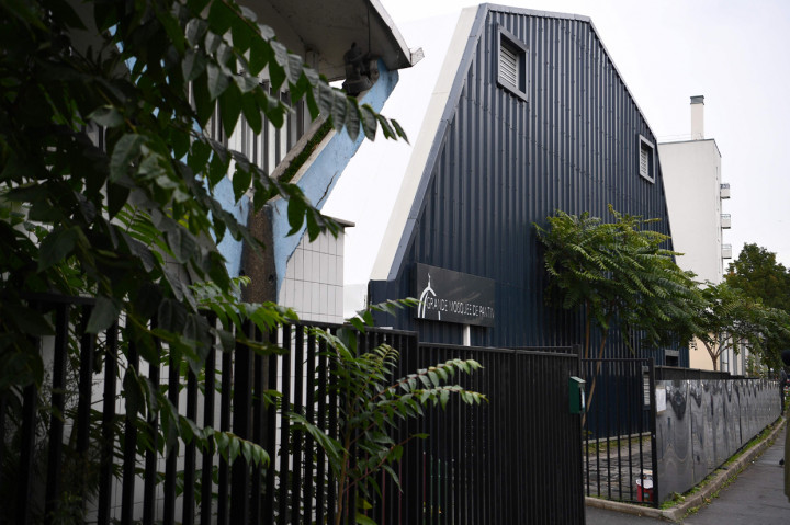 Langkah ini menyusul pemenggalan kepala Samuel Paty, seorang guru yang telah menunjukkan kartun Nabi Muhammad kepada murid-muridnya.