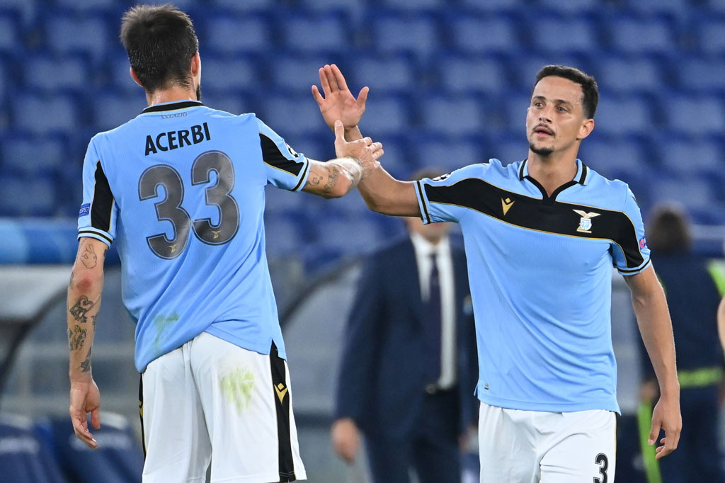 Pada pertengahan babak pertama tuan rumah menggandakan keunggulan. Dari tendangan sudut Luis Alberto, bola diteruskan Luis Felipe yang kemudian mengenai kiper Hitz sebelum masuk gawang sendiri. Catatan resmi menyatakan gol itu terhitung sebagai gol bunuh diri dari Hitz. Skor 2-0 bertahan hingga jeda.