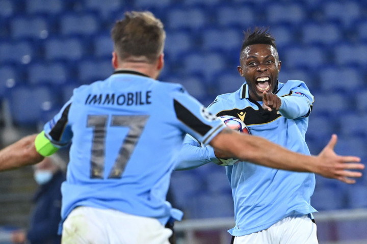 Alih-alih menyamakan kedudukan, Dortmund justru kembali kebobolan lima menit kemudian. Luis Alberto mengirim umpan terobosan kepada Immobile, yang kemudian meneruskannya dengan umpan tarik untuk disambar pemain pengganti Jean-Daniel Akpa-Akpro. Itu merupakan gol penutup bagi Lazio sekaligus gol perdana Akpa-Akpro pada debutnya di Liga Champions.