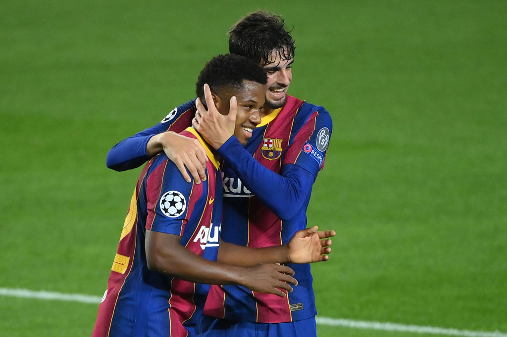 Tiga menit menjelang turun minum tuan rumah akhirnya berhasil menggandakan keunggulan lewat sontekan Ansu Fati menyambut umpan silang De Jong.