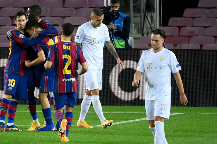 Situasi 11 vs 10 tak mampu dimanfaatkan wakit Hongaria itu. Justru Barca berhasil merestorasi keunggulan tiga gol pada menit ke-82. Sebuah serangan balik yang dibangun Barcelona berhasil diakhiri umpan tarik Ousmane Dembele yang diselesaikan sempurna oleh Pedri.