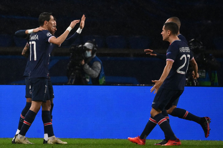 PSG baru bisa menyamakan kedudukan pada menit ke-54, Anthony Martial menjadi aktor protagonis bagi PSG. Ia salah mengantisipasi bola tendangan sudut Neymar. Bola yang disundulnya malah masuk ke gawang sendiri dan membuat De Gea termenung. Skor menjadi 1-1