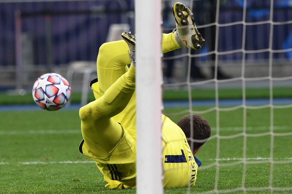 Dynamo memiliki satu kesempatan bagus untuk mencetak gol balasan pada menit ketiga injury time lewat tembakan jarak jauh Serhiy Sydorchuk, tetapi berhasil diselamatkan kiper Wojciech Szczesny.