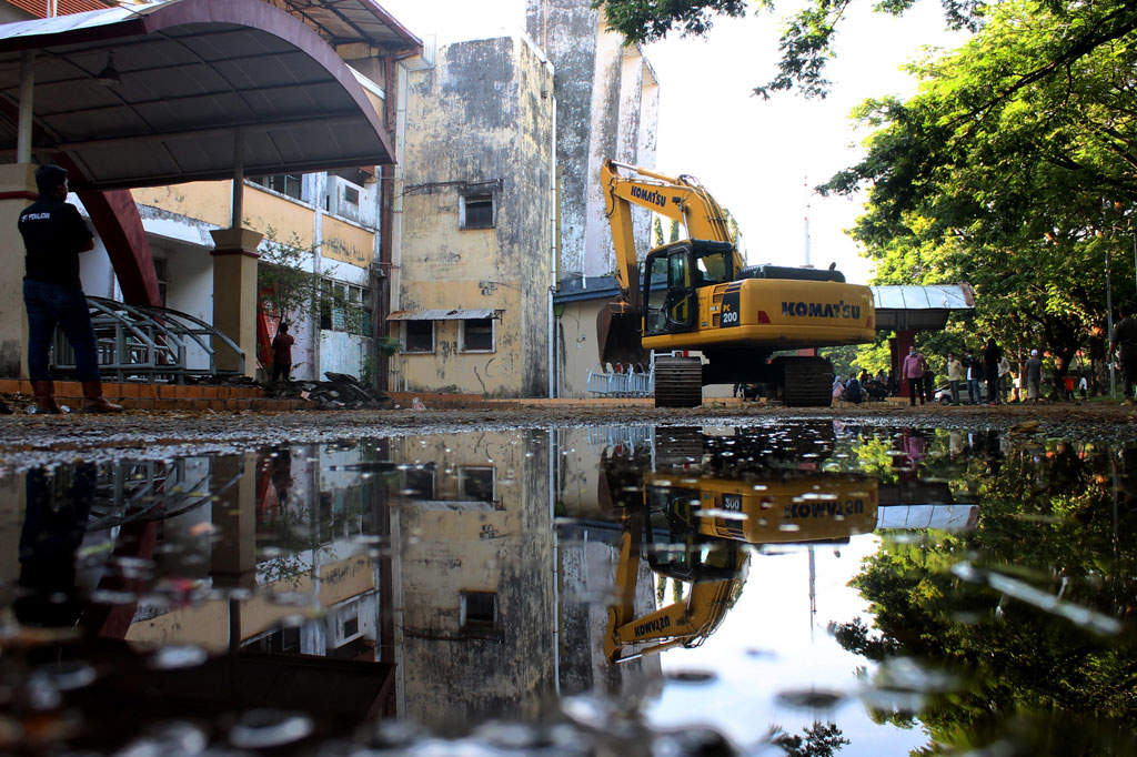 Stadion yang dibangun pada 1957 dengan luas lahan 7,5 hektare dan menjadi markas PSM Makassar tersebut dibongkar untuk selanjutnya akan direnovasi dengan menggunakan APBD sebesar Rp200 miliar. Renovasi ditargetkan selesai awal tahun 2022.