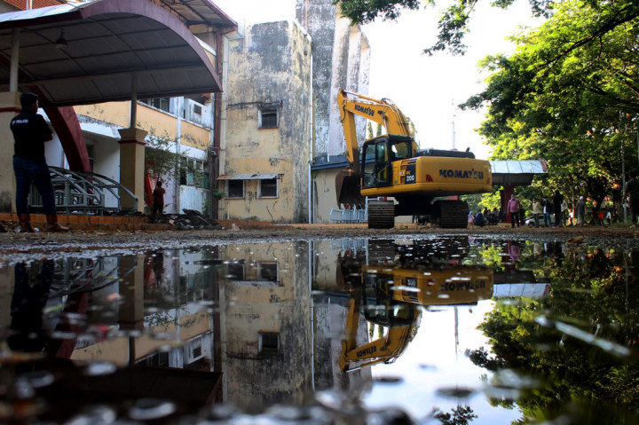 Stadion yang dibangun pada 1957 dengan luas lahan 7,5 hektare dan menjadi markas PSM Makassar tersebut dibongkar untuk selanjutnya akan direnovasi dengan menggunakan APBD sebesar Rp200 miliar. Renovasi ditargetkan selesai awal tahun 2022.