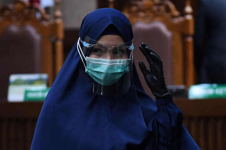 Mantan Kepala Sub Bagian Pemantauan dan Evaluasi II pada Biro Perencanaan Jaksa Agung, Pinangki Sirna Malasari kembali menjalani sidang lanjutan di Pengadilan Tindak Pidana Korupsi (Tipikor) pada Pengadilan Negeri Jakarta Pusat, Rabu, 21 Oktober 2020. Pinangki hadir dengan mengenakan busana muslim syar’i.