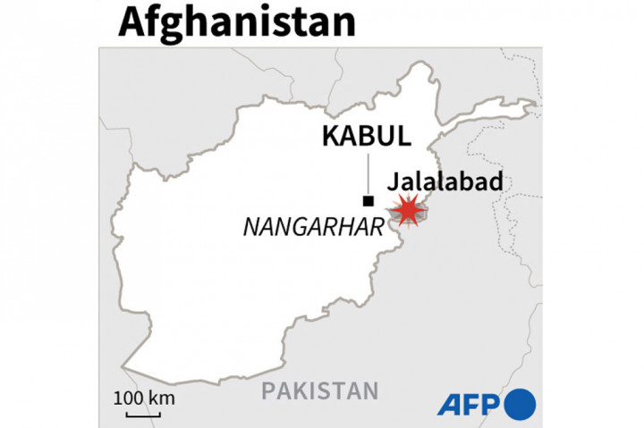 Setiap tahunnya, puluhan ribu warga Afghanistan pergi ke Pakistan untuk berbagai tujuan, seperti menjalani perawatan medis, melanjutkan pendidikan, hingga bekerja. Kedua negara tersebut dipisahkan oleh perbatasan sejauh hampir 2.600 kilometer.