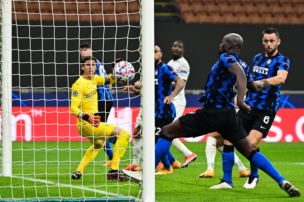 Di detik-detik akhir pertandingan, Lukaku kemudian menyelamatkan raihan satu poin untuk Inter. Bola sodoran dari Alessandro Bastoni sukses dilesakkan striker Belgia itu untuk menjadi gol penyelamat Nerrazurri.