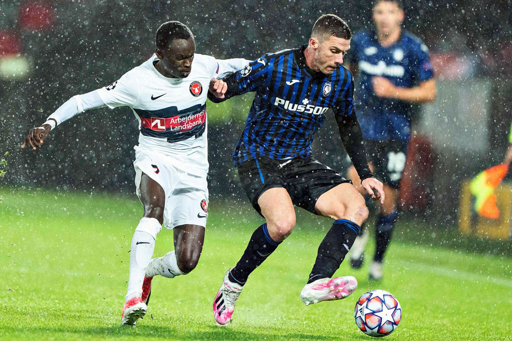 Atalanta yang mengalami kekalahan memalukan di liga domestik pekan kemarin, tampil mengamuk dalam pertandingan kali ini. Meski bertindak sebagai tim tamu mereka mampu menguasai jalannya pertandingan.