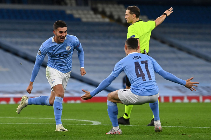 Keunggulan itu ditegaskan oleh Ferran Torres yang membangun serangan dengan umpan satu dua sentuhan bersama Phil Foden, sebelum mencongkel bola memperdaya Marchesin demi membuat kedudukan jadi 3-1 bagi City pada menit ke-73.