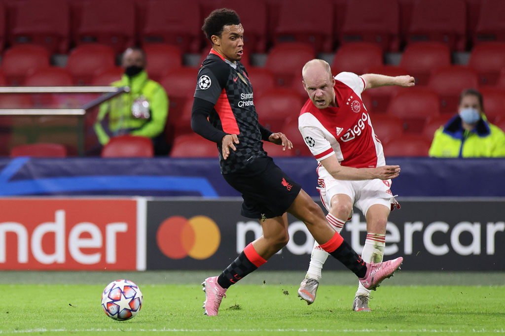 Awal babak kedua Ajax berpeluang menyamakan kedudukan, namun sepakan keras Davy Klaassen masih digagalkan mistar gawang Liverpool. Tak lama berselang giliran Quincy Promes yang membahayakan gawang Adrian, beruntung sepakan kerasnya masih bisa ditepis.