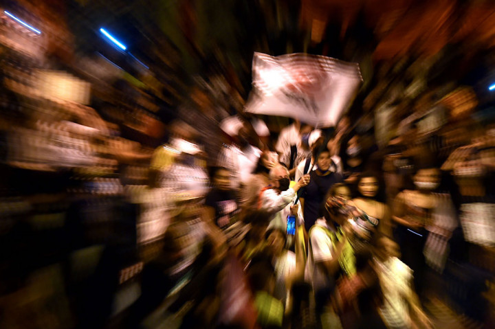 Ribuan anggota serikat kerja, guru, mahasiswa, dan warga pribumi ambil bagian dalam unjuk rasa damai nasional di Kolombia pada Rabu, 21 Oktober 2020.