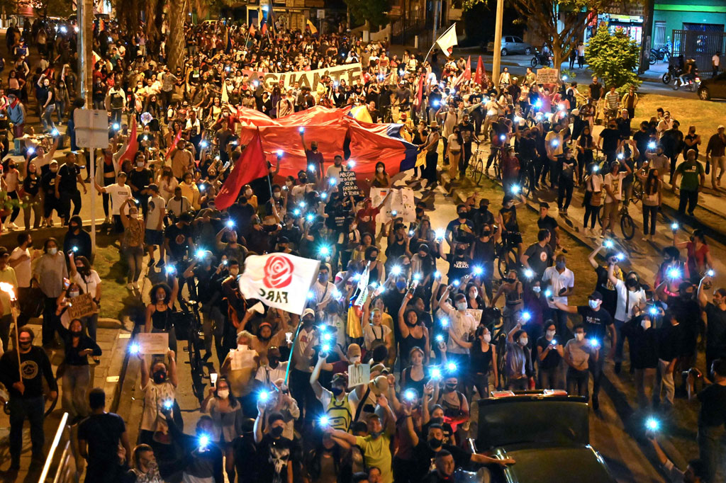 Aksi turun ke jalan itu merupakan yang terbaru dalam serangkaian protes yang mulai berlangsung akhir tahun lalu, termasuk demonstrasi pada September dalam melawan keganasan polisi yang menyebabkan 13 orang meninggal.