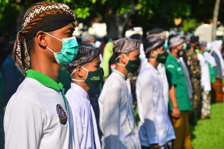 Peringatan hari santri nasional ke-5 tahun 2020 saat pandemi Covid-19 tersebut menggambil tema