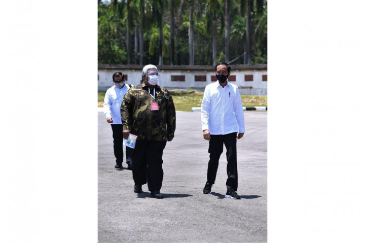 Dalam kunjungan kerja tersebut Presiden Joko Widodo akan meresmikan pengoperasian Jembatan Teluk Kendari sepanjang 1,34 Kilometer dan meresmikan pengoperasian pabrik gula berkapasitas giling hingga 12.000 ton cane per day (TCD) di Kabupaten Bombana.