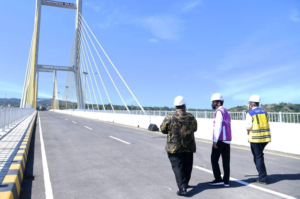 Presiden Jokowi meyakini lamanya waktu pengerjaan dan besarnya anggaran pembangunan jembatan, sebanding dengan manfaat yang dirasakan masyarakat.