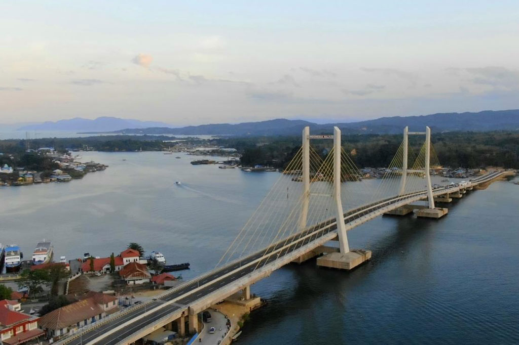 Selain itu, jembatan itu juga akan mendukung pengembangan kawasan Konawe dan Plabuhan Bungkutoko. Di dua kawasan itu akan terdapat kawasan industri, Kendari New Port dan berbagai pemukiman baru untuk masyarakat. 